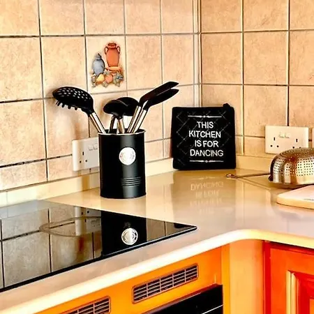 Bay- Seaview Serviced Flat Up To 6 Person דירה